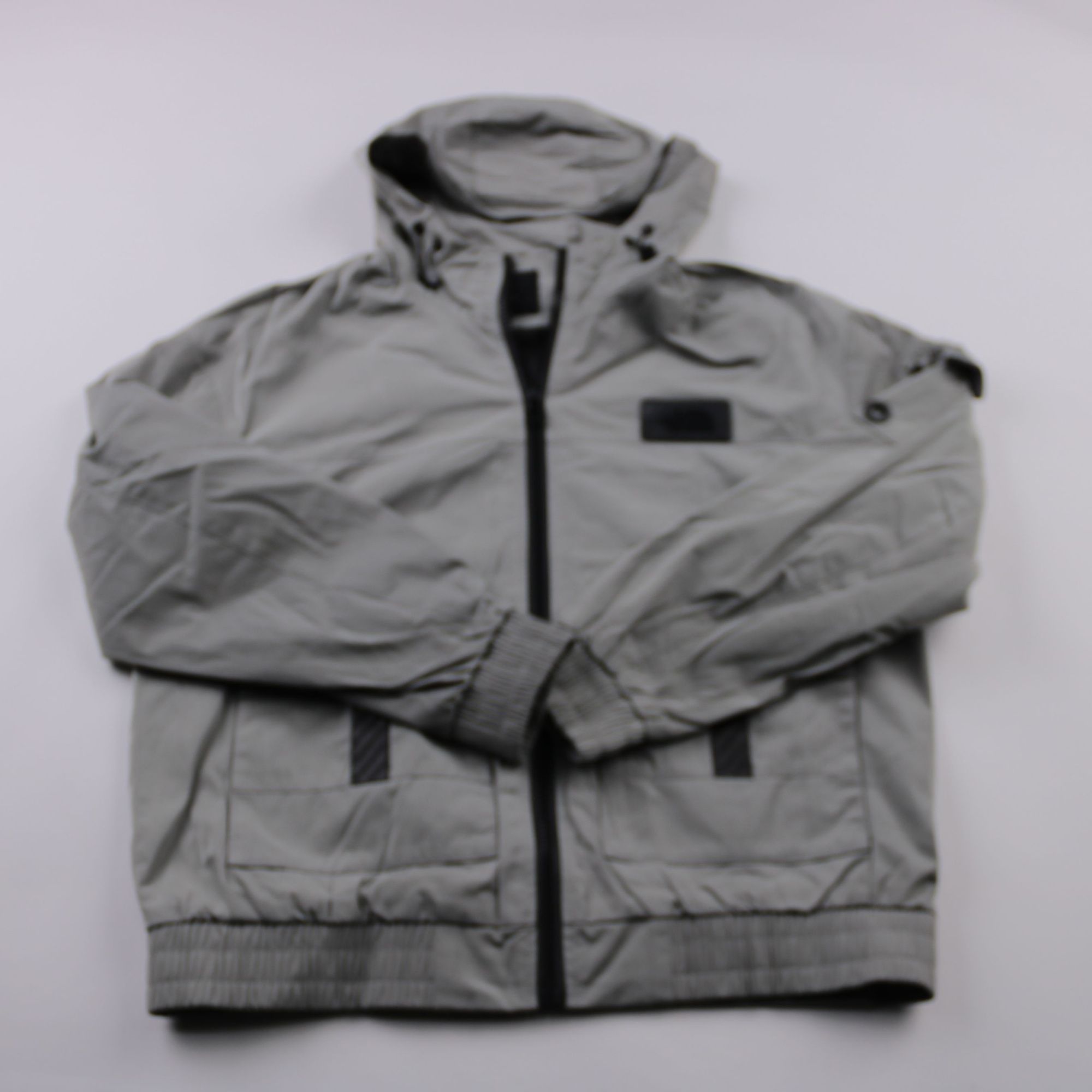 куртка не указано